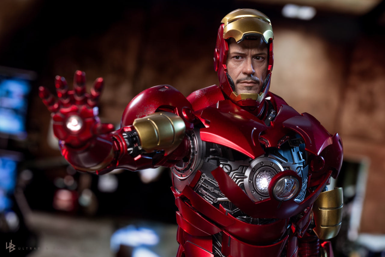 🔥Hot Toys MMS825D72B Iron Man 1/6th scale Iron Man Mark III (Armor Suit Up Version) Collectible Figure Special Edition