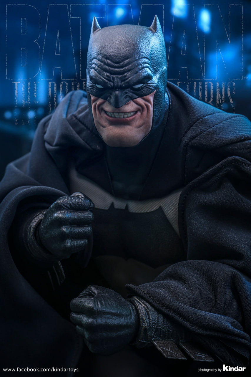 READY🔥Hot Toys CMS024 DC Comic Batman The Dark Knight Returns Batman 1/6 Scale Collectible Figure