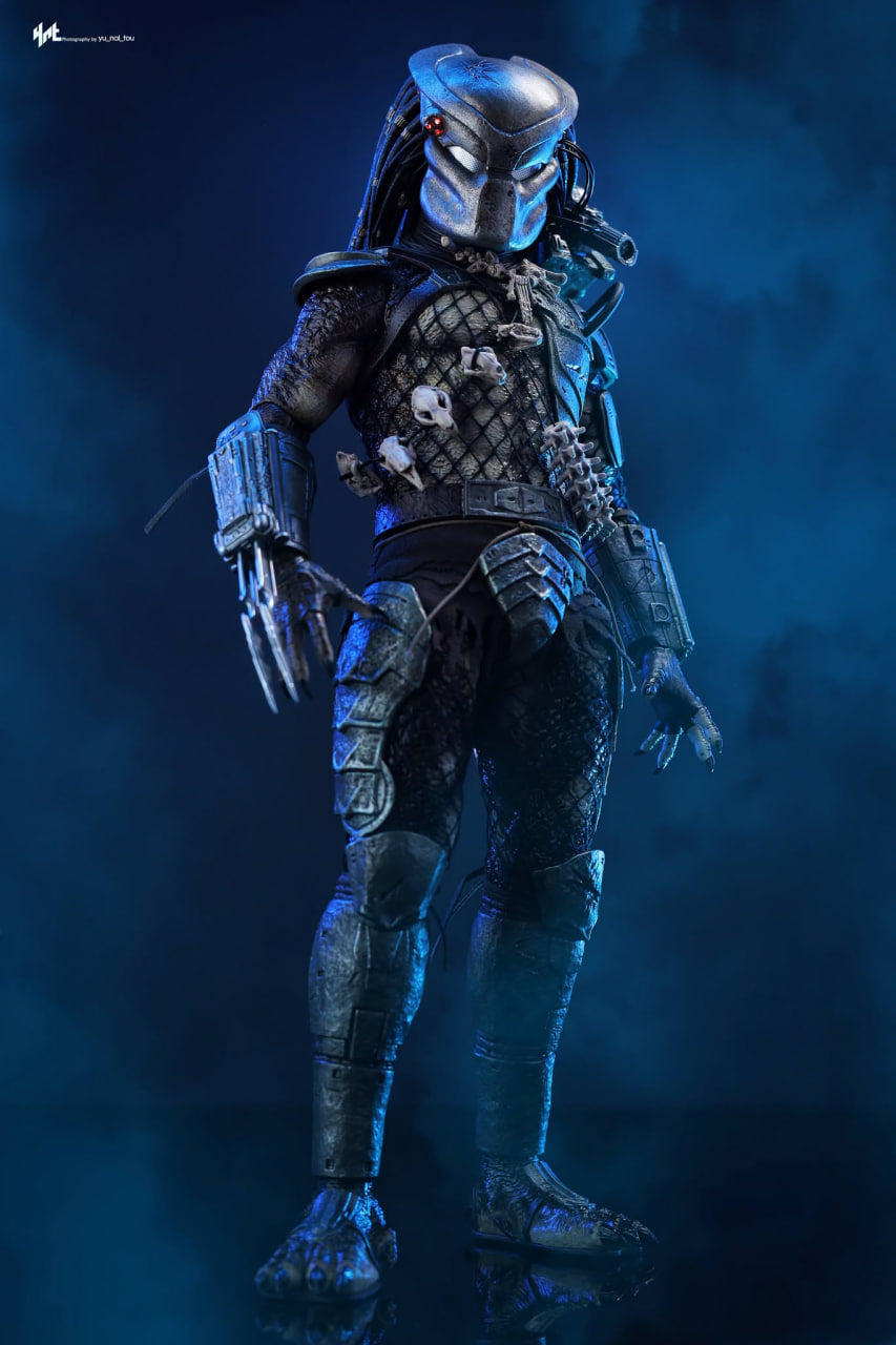 🔥Hot Toys MMS817 Predator Predator (2.0) 1/6th scale Collectible Figure (Deluxe Version)