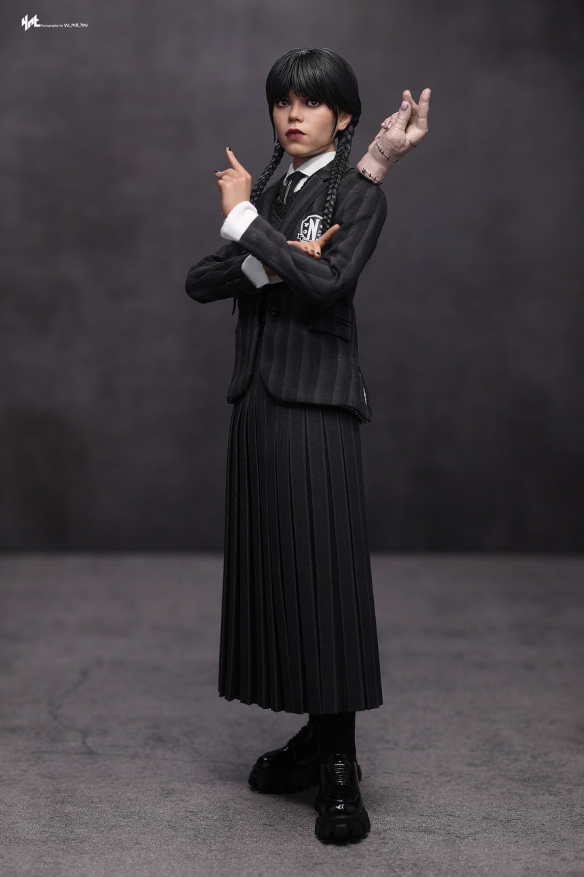 READY🔥Hot Toys TMS135 Wednesday - 1/6th scale Wednesday