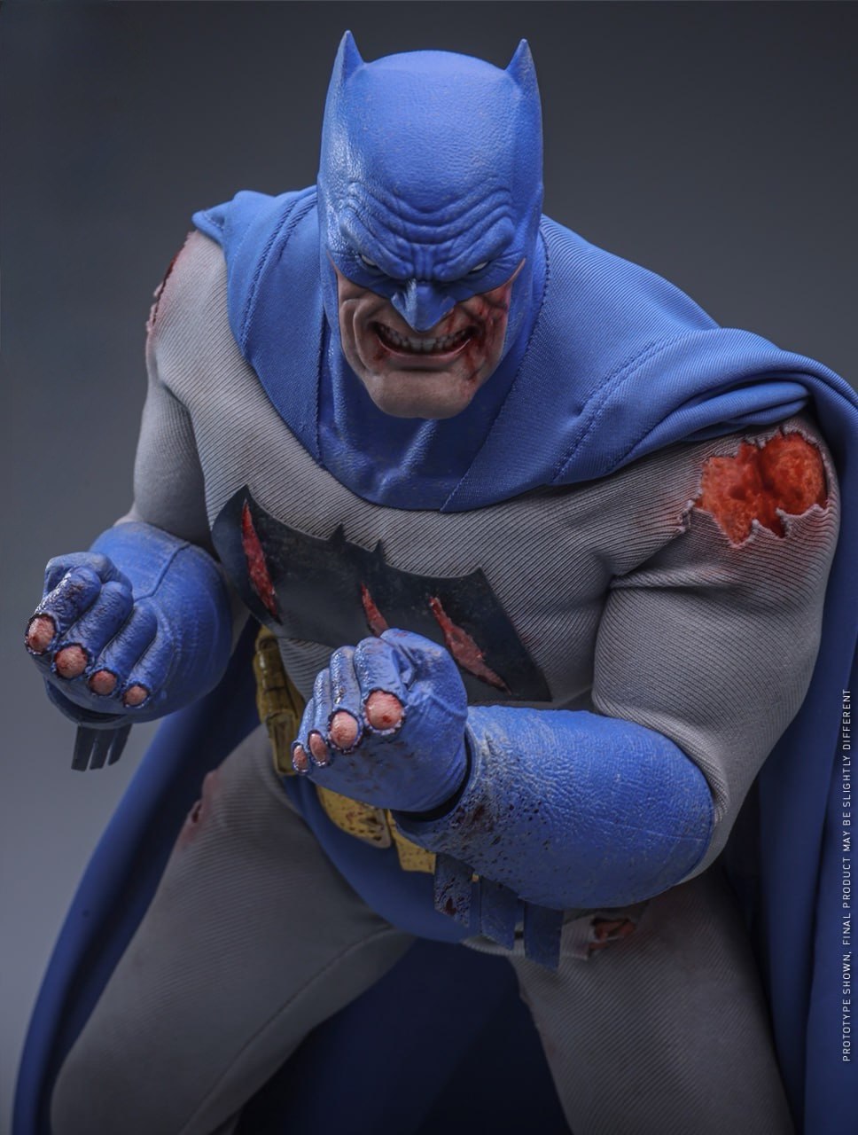 Preorder🔥Hot Toys CMS031 Batman: The Dark Knight Returns Batman (Battle Damaged) 1/6th Scale Collectible Figure