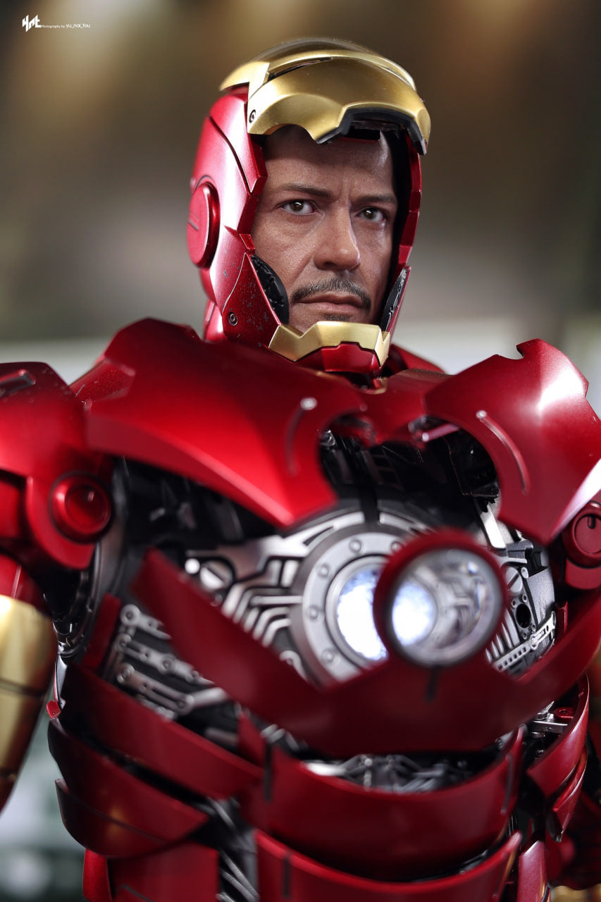 🔥Hot Toys MMS825D72B Iron Man 1/6th scale Iron Man Mark III (Armor Suit Up Version) Collectible Figure Special Edition