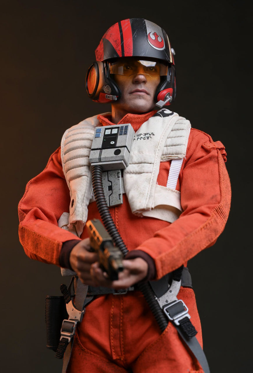 READY🔥Hot Toys MMS806 Star Wars The Force Awakens 1/6th scale Poe Dameron Collectible Figure