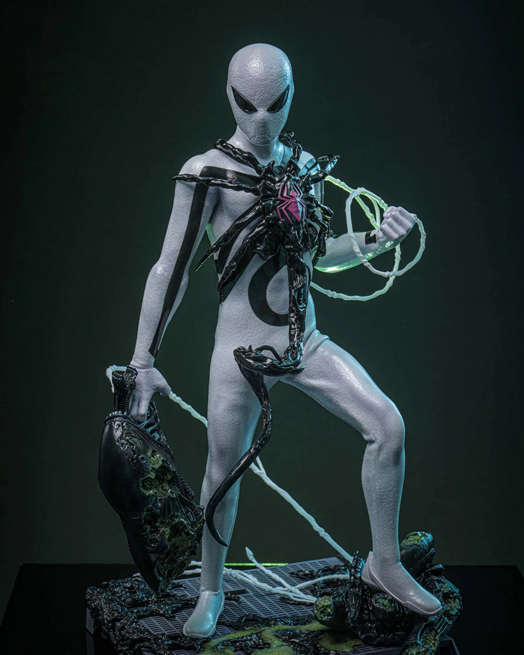 Preorder🔥Hot Toys CMS027 Aliens Vs. Avengers 1/6th scale Miles Morales (Aliens Vs. Avengers Suit) Collectible Figure [Hot Toys Exclusive]
