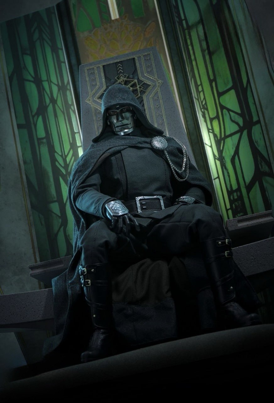 🔥Hot Toys MMS902 Avengers: Doomsday Victor Von Doom [Hot Toys Exclusive] 1/6th scale Collectible Figure