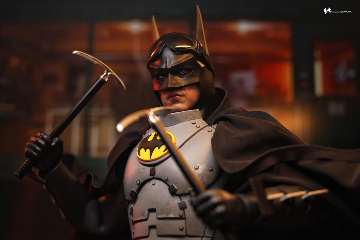 READY🔥Hot Toys MMS897 The Flash - Batman (Arctic Suit) 1/6th Collectible Figure [Hot Toys Exclusive]