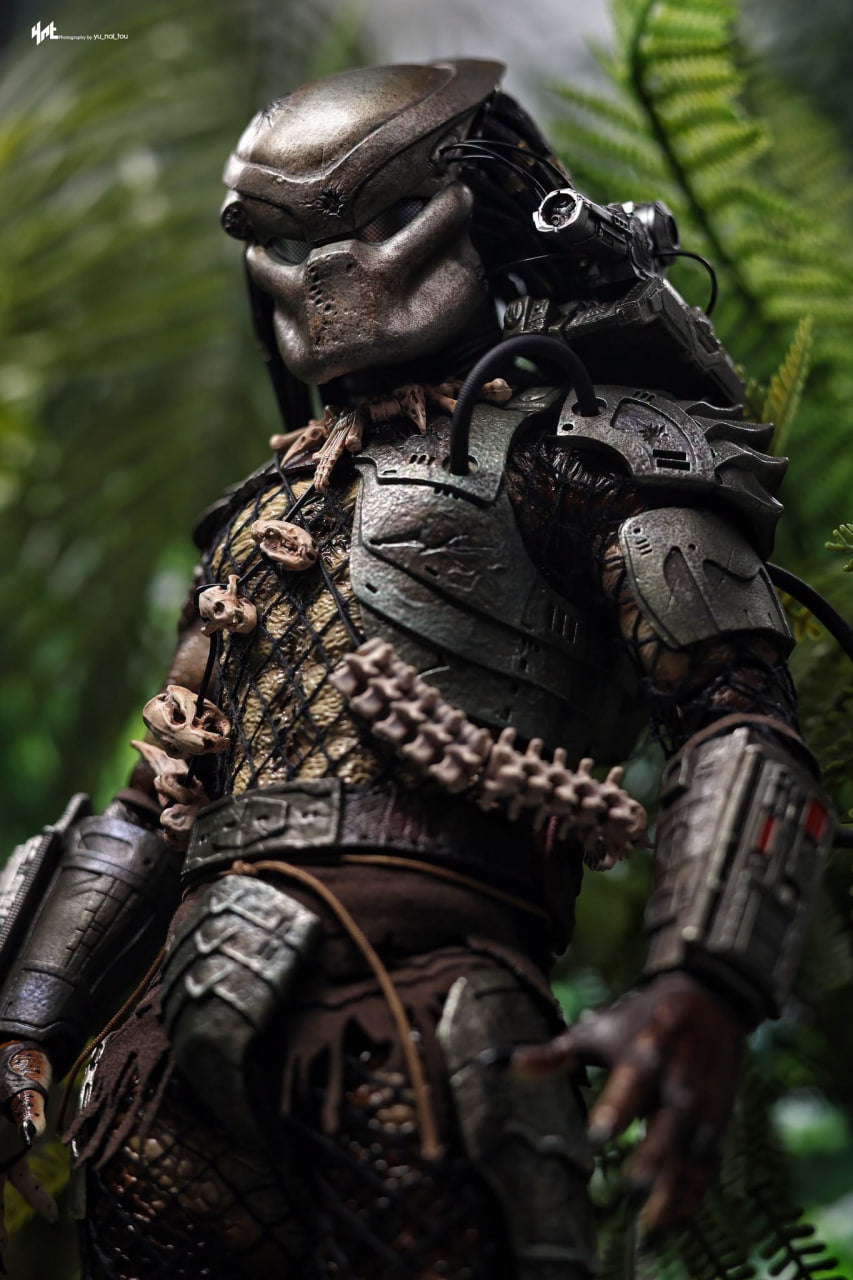 🔥Hot Toys MMS817 Predator Predator (2.0) 1/6th scale Collectible Figure (Deluxe Version)