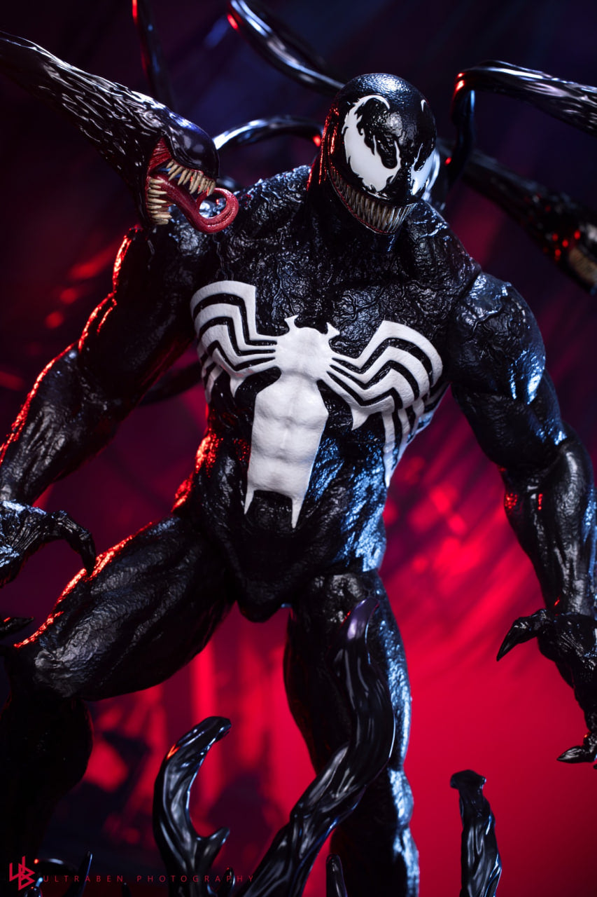 READY🔥Hot Toys CMS023 Marvel Comics Venom 1/6th Scale Collectible Figure