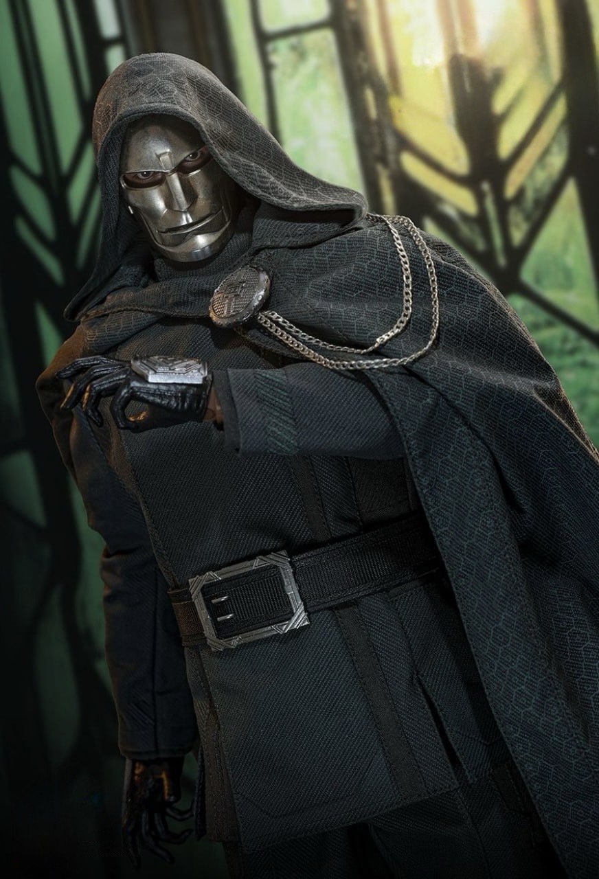 🔥Hot Toys MMS902 Avengers: Doomsday Victor Von Doom [Hot Toys Exclusive] 1/6th scale Collectible Figure