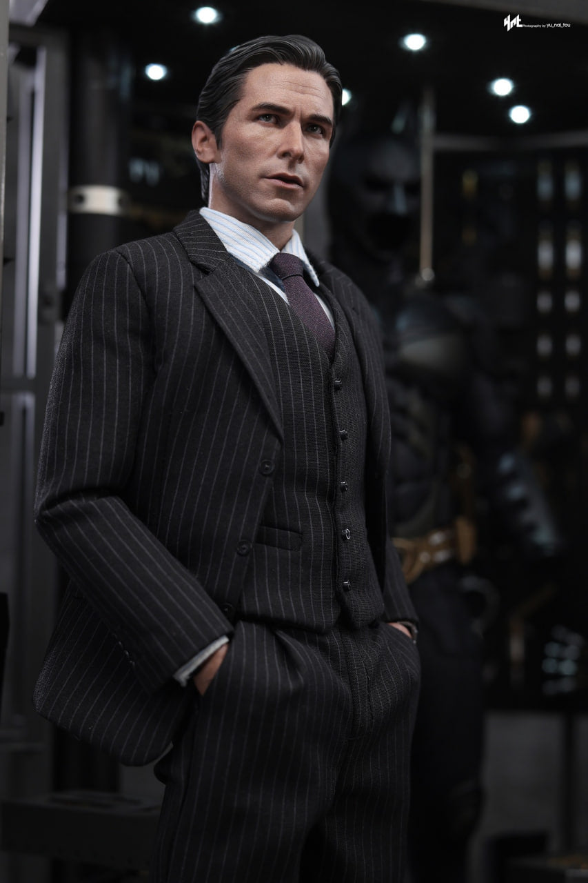 🔥Hot Toys MMS750 Batman The Dark Knight - 1/6th scale Batman Armory with Bruce Wayne (2.0) Collectible Set