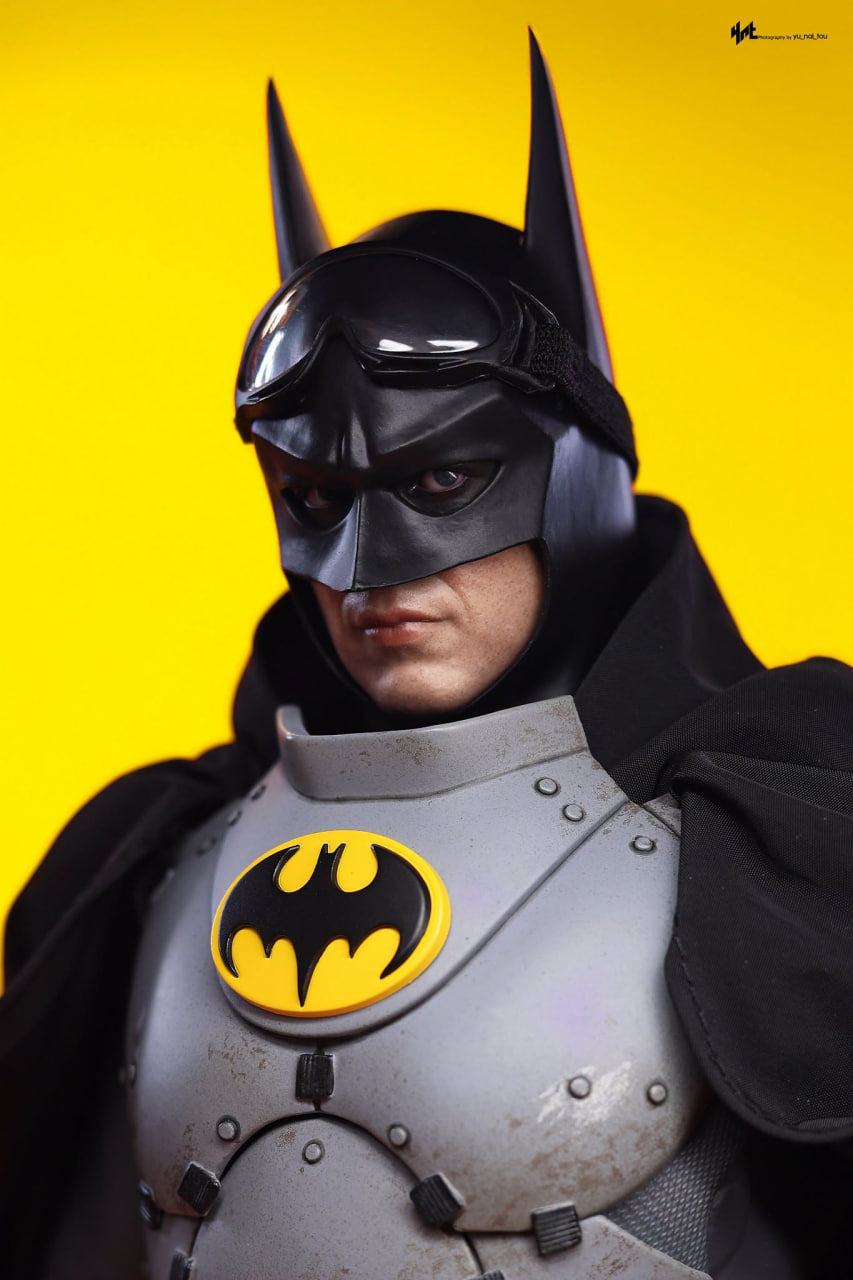 READY🔥Hot Toys MMS897 The Flash - Batman (Arctic Suit) 1/6th Collectible Figure [Hot Toys Exclusive]