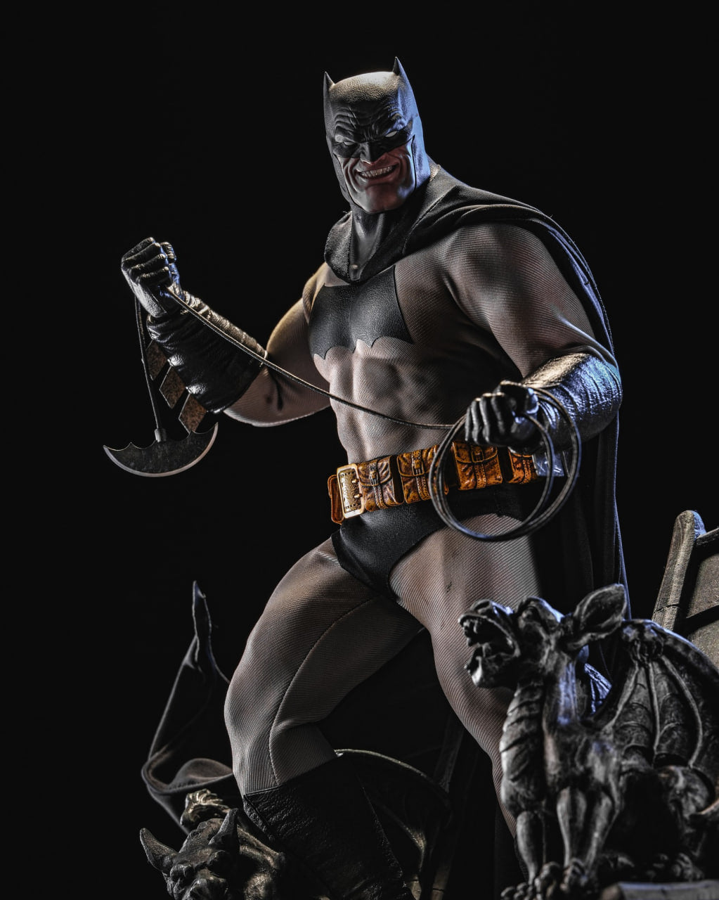 READY🔥Hot Toys CMS024 DC Comic Batman The Dark Knight Returns Batman 1/6 Scale Collectible Figure