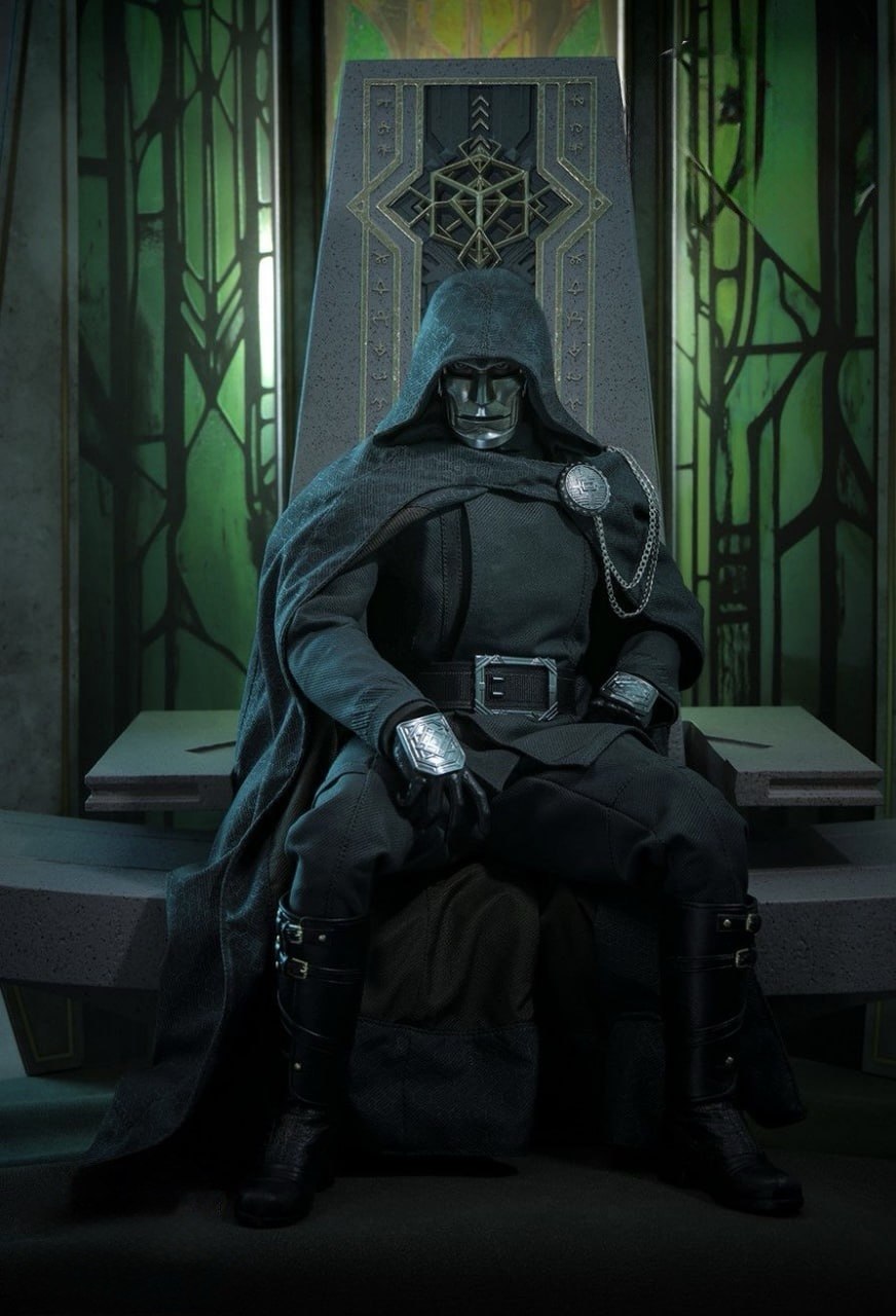 🔥Hot Toys MMS902 Avengers: Doomsday Victor Von Doom [Hot Toys Exclusive] 1/6th scale Collectible Figure