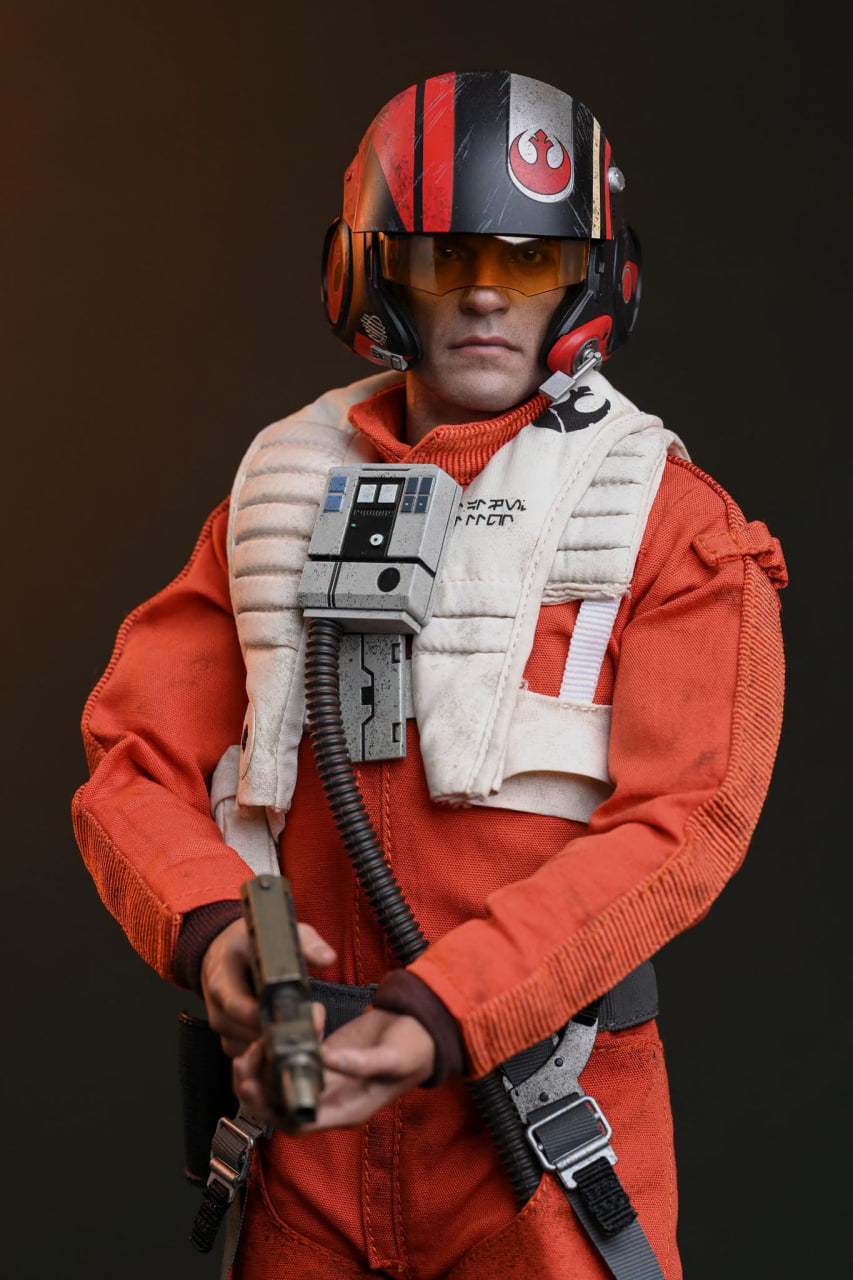 READY🔥Hot Toys MMS806 Star Wars The Force Awakens 1/6th scale Poe Dameron Collectible Figure