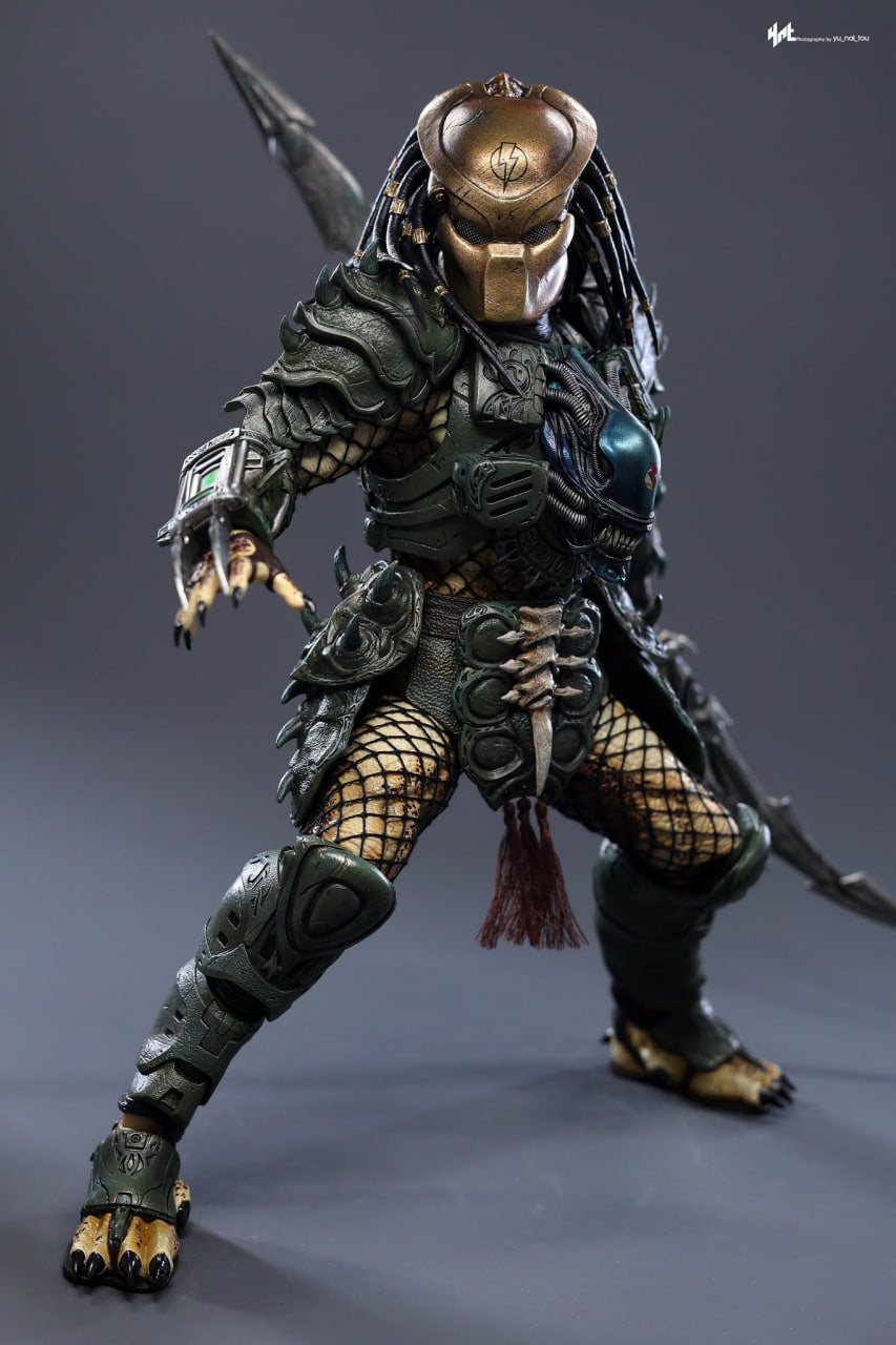 READY🔥Hot Toys CMS029B Predator 1/6th scale Broken Tusk Predator (Special Edition)