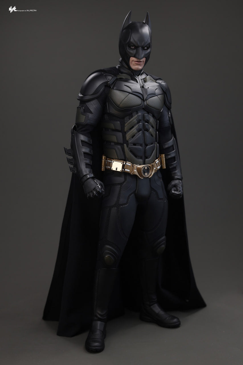 🔥Hot Toys MMS750 Batman The Dark Knight - 1/6th scale Batman Armory with Bruce Wayne (2.0) Collectible Set