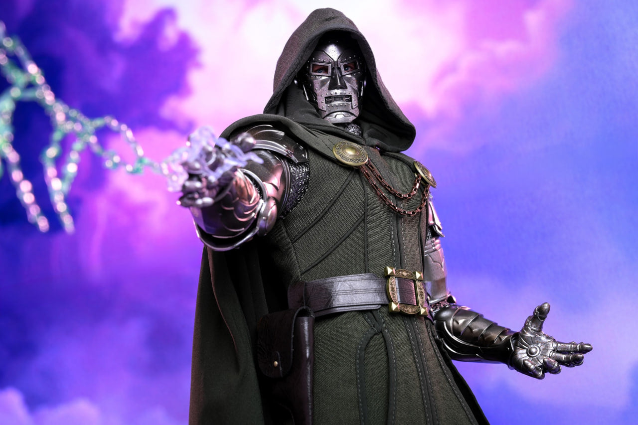 READY🔥Hot Toys CMS022B Marvel Comics 1/6th Scale Doctor Doom Collectible Figure Special Edition