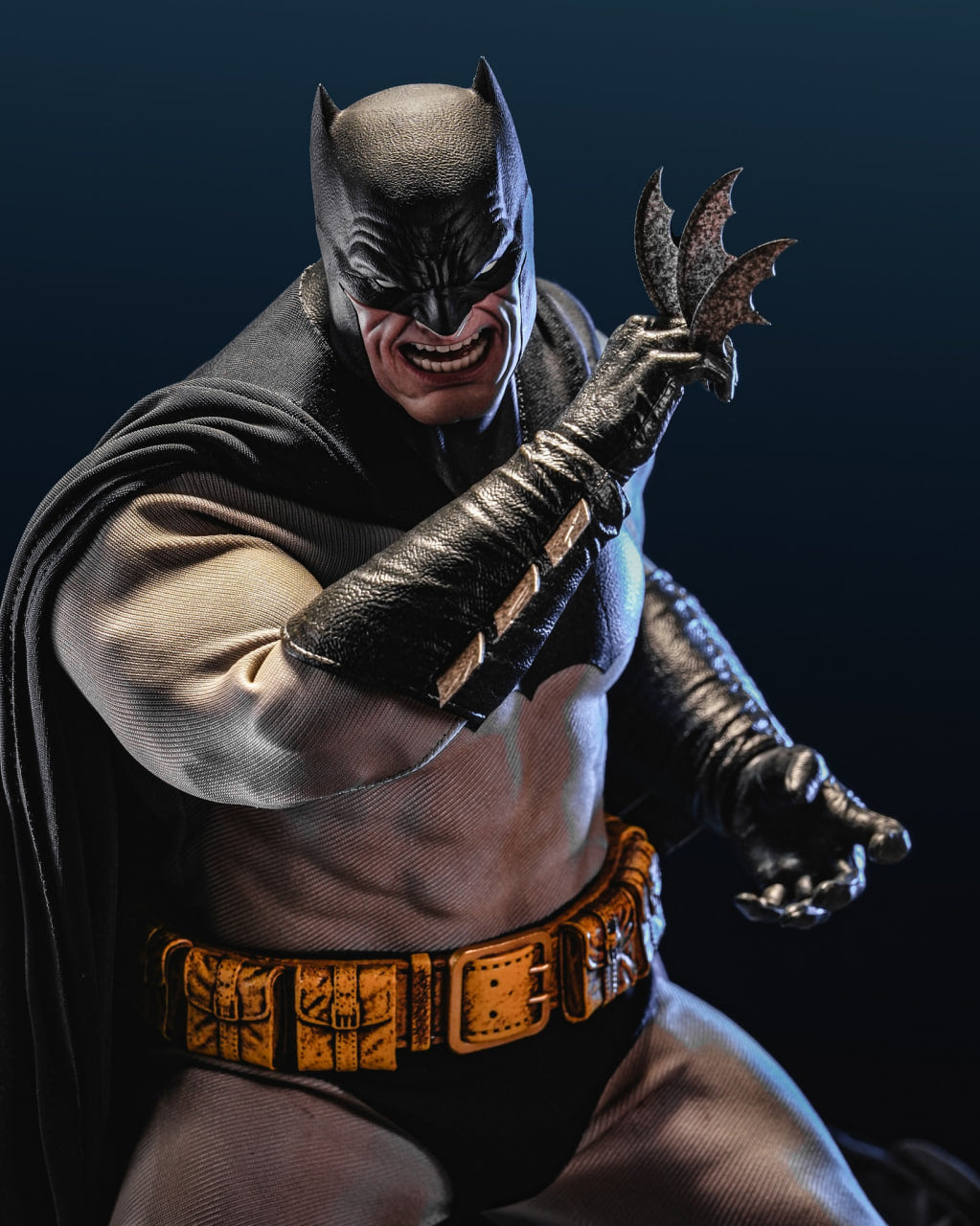 READY🔥Hot Toys CMS024 DC Comic Batman The Dark Knight Returns Batman 1/6 Scale Collectible Figure