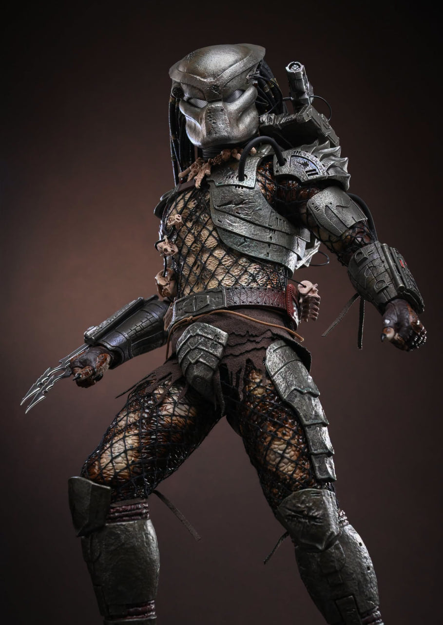 🔥Hot Toys MMS817 Predator Predator (2.0) 1/6th scale Collectible Figure (Deluxe Version)