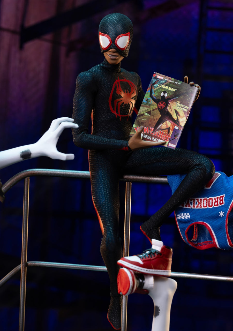 READY🔥Hot Toys MMS710B Spider-man: Across The Spiderverse – Miles Morales 1/6 Scale Collectible Figure (Rebel Base Exclusive)