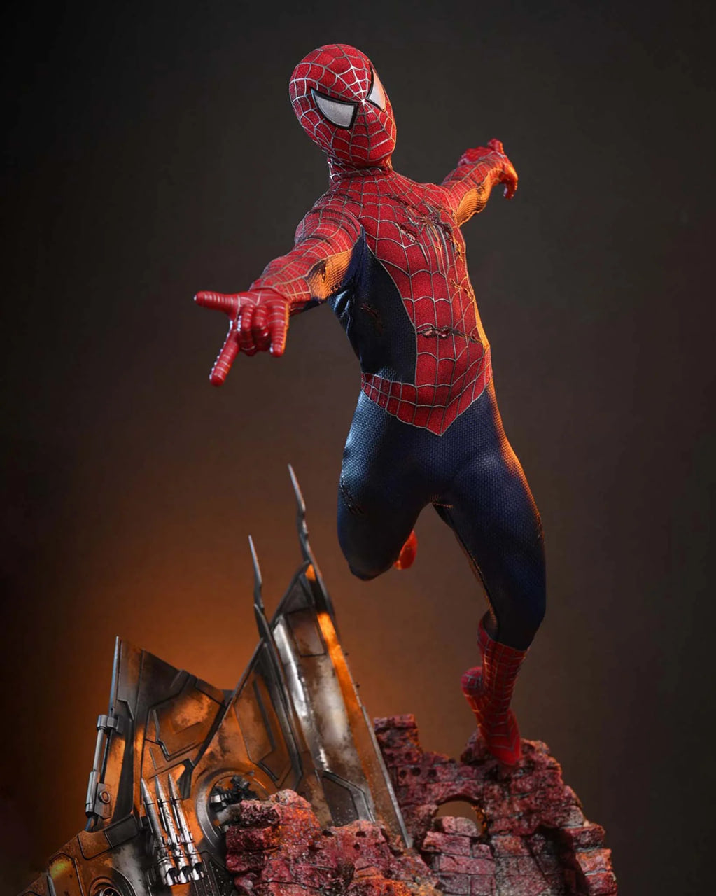 Preorder🔥Hot Toys MMS859 Spider-Man 1/6th scale Spider-Man (Battle Damaged Version) Collectible Figure