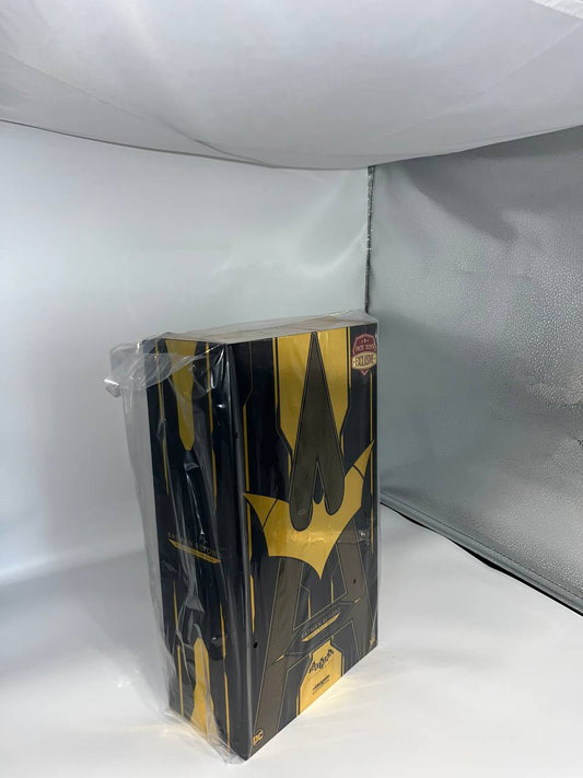 Pre-Owned(95% New)🔥Hot Toys VGM64 Batman Arkham Knight 1/6th scale Batman Beyond (Black & Gold Version) Collectible Figure Exclusive Limited Edition