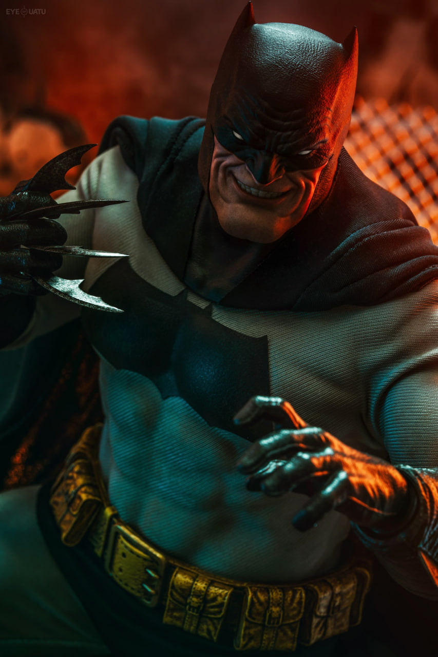 READY🔥Hot Toys CMS024 DC Comic Batman The Dark Knight Returns Batman 1/6 Scale Collectible Figure