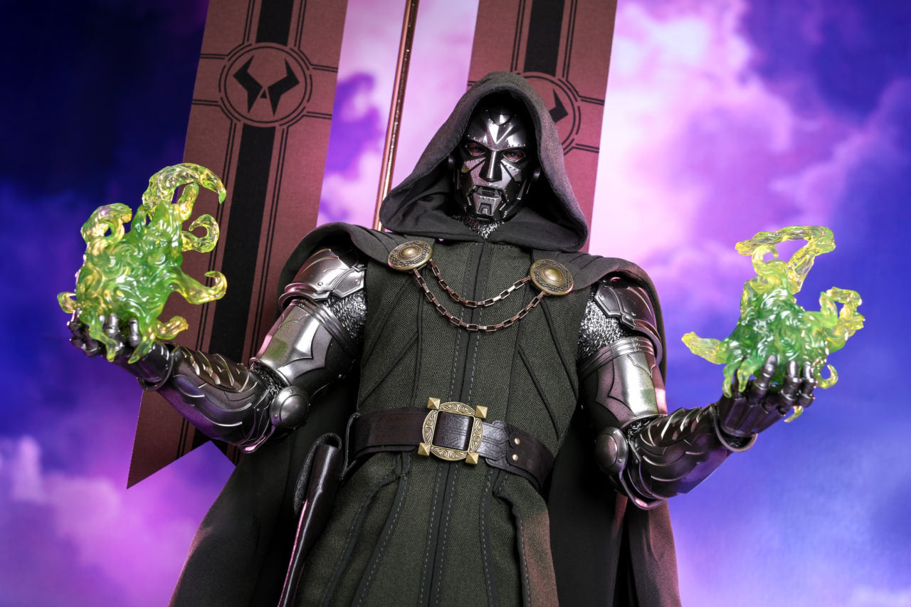 READY🔥Hot Toys CMS022B Marvel Comics 1/6th Scale Doctor Doom Collectible Figure Special Edition