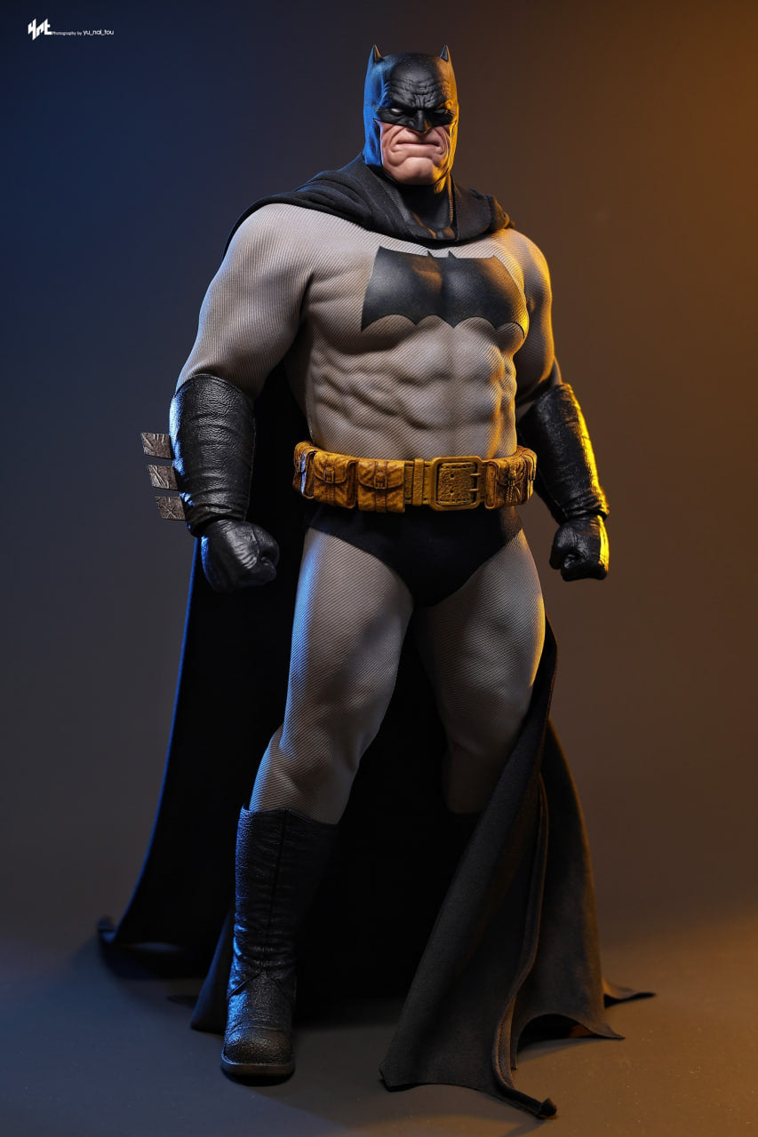READY🔥Hot Toys CMS024 DC Comic Batman The Dark Knight Returns Batman 1/6 Scale Collectible Figure