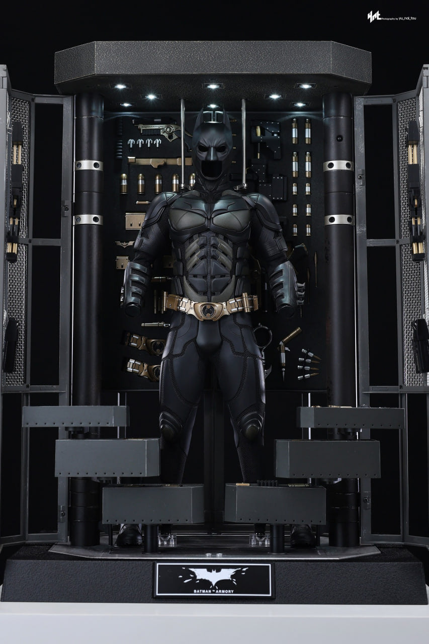 🔥Hot Toys MMS750 Batman The Dark Knight - 1/6th scale Batman Armory with Bruce Wayne (2.0) Collectible Set