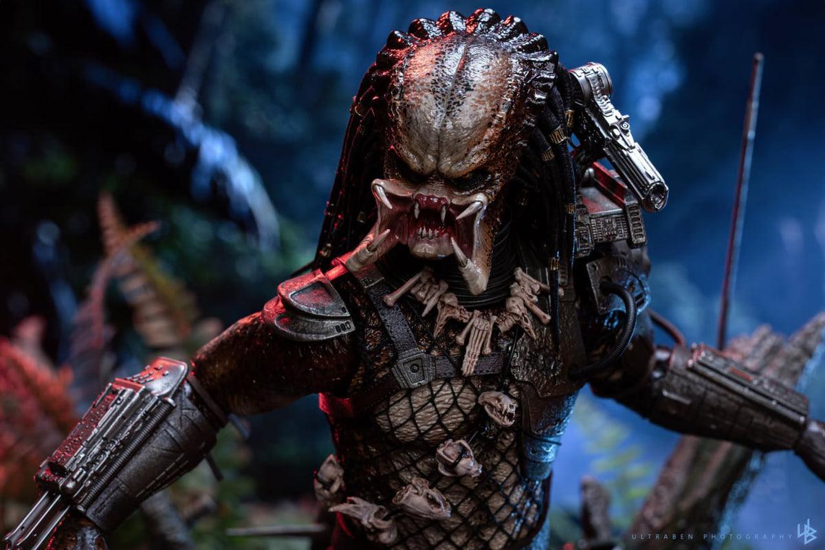 🔥Hot Toys MMS817 Predator Predator (2.0) 1/6th scale Collectible Figure (Deluxe Version)