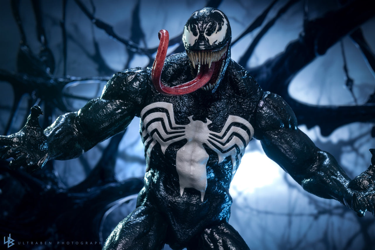 READY🔥Hot Toys CMS023 Marvel Comics Venom 1/6th Scale Collectible Figure