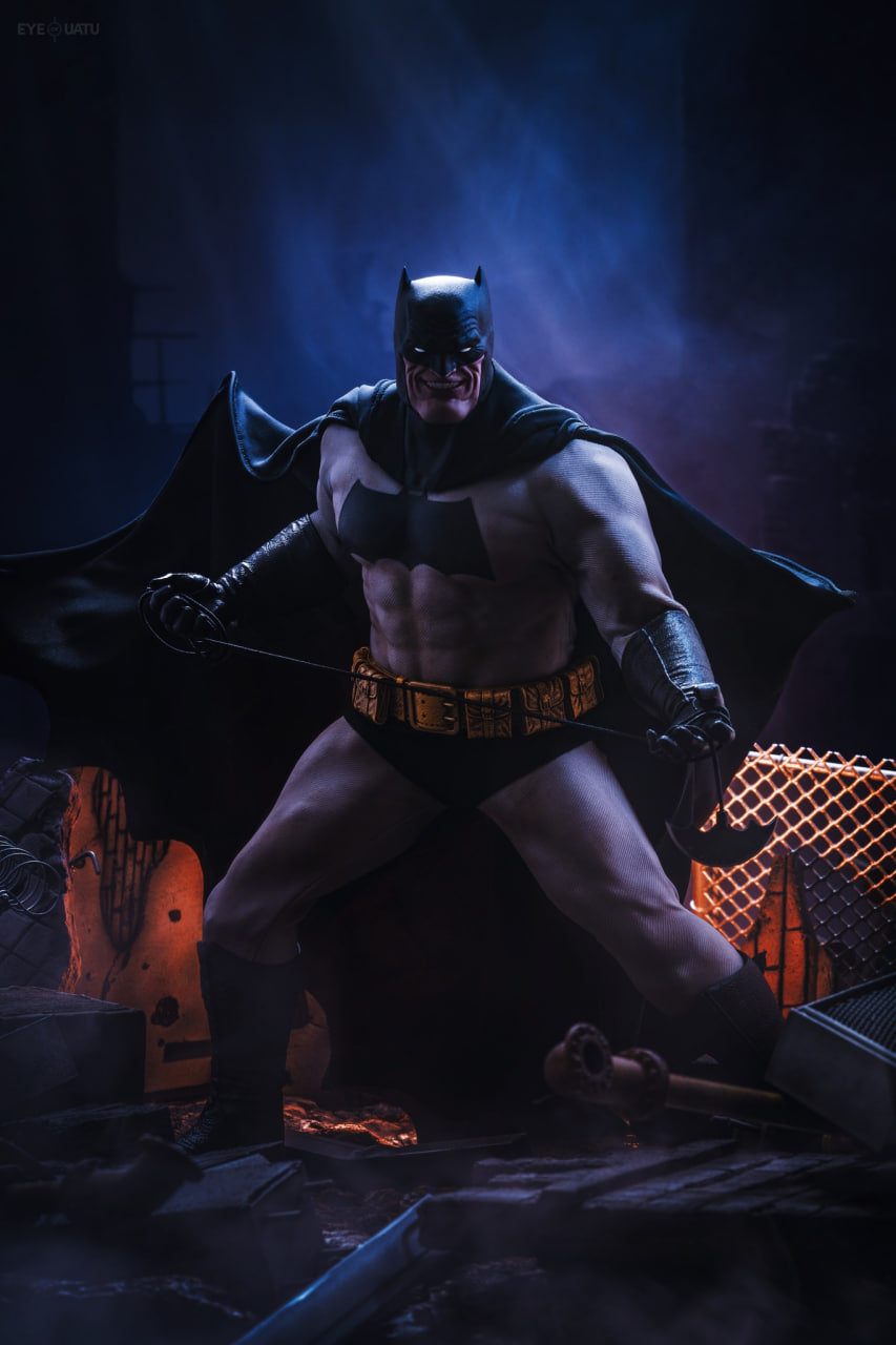 READY🔥Hot Toys CMS024 DC Comic Batman The Dark Knight Returns Batman 1/6 Scale Collectible Figure
