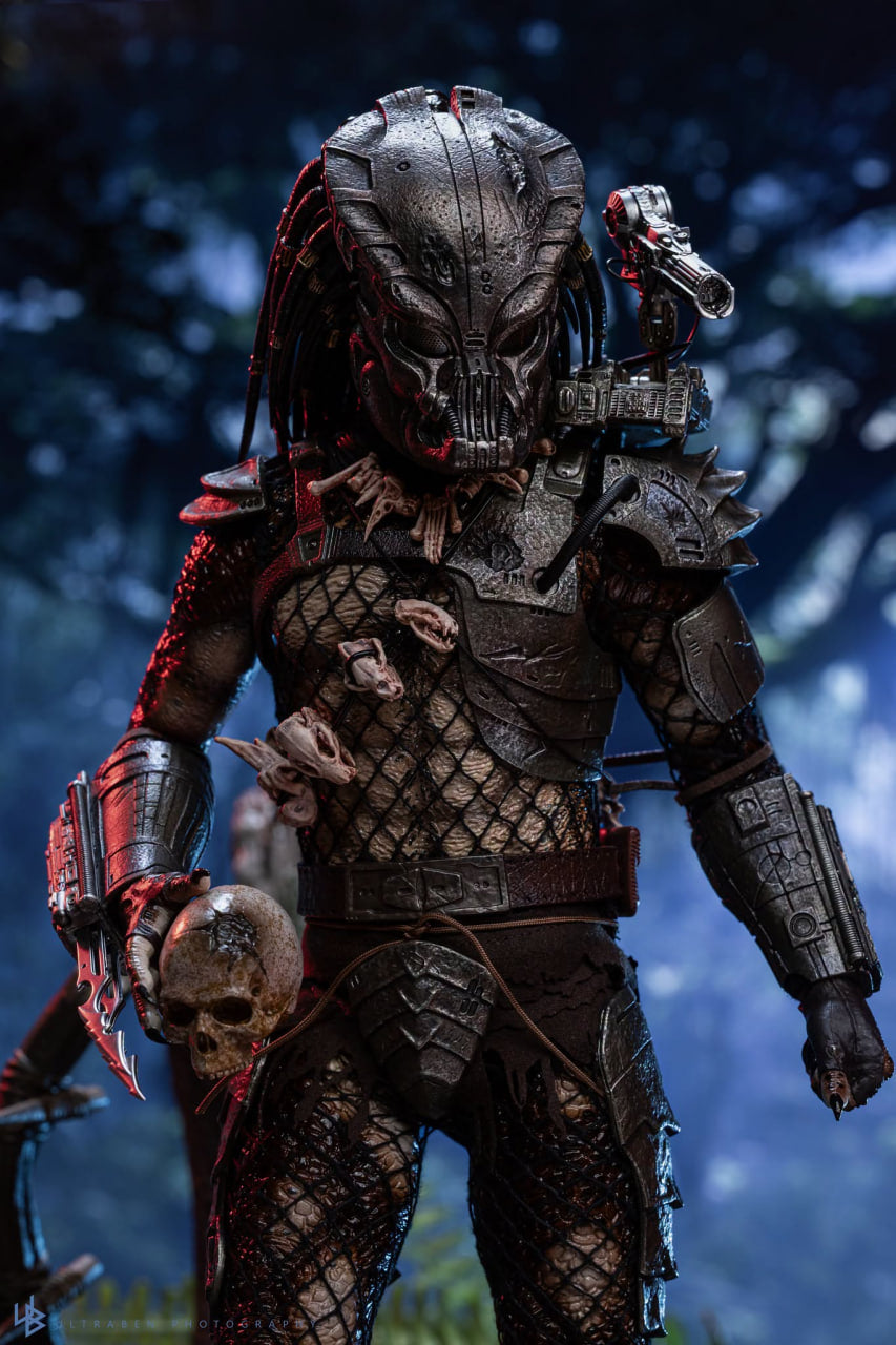 🔥Hot Toys MMS817 Predator Predator (2.0) 1/6th scale Collectible Figure (Deluxe Version)