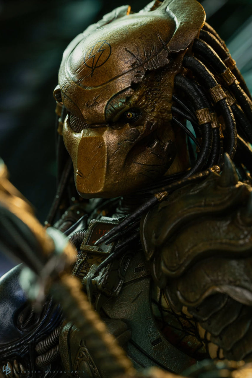 READY🔥Hot Toys CMS029B Predator 1/6th scale Broken Tusk Predator (Special Edition)