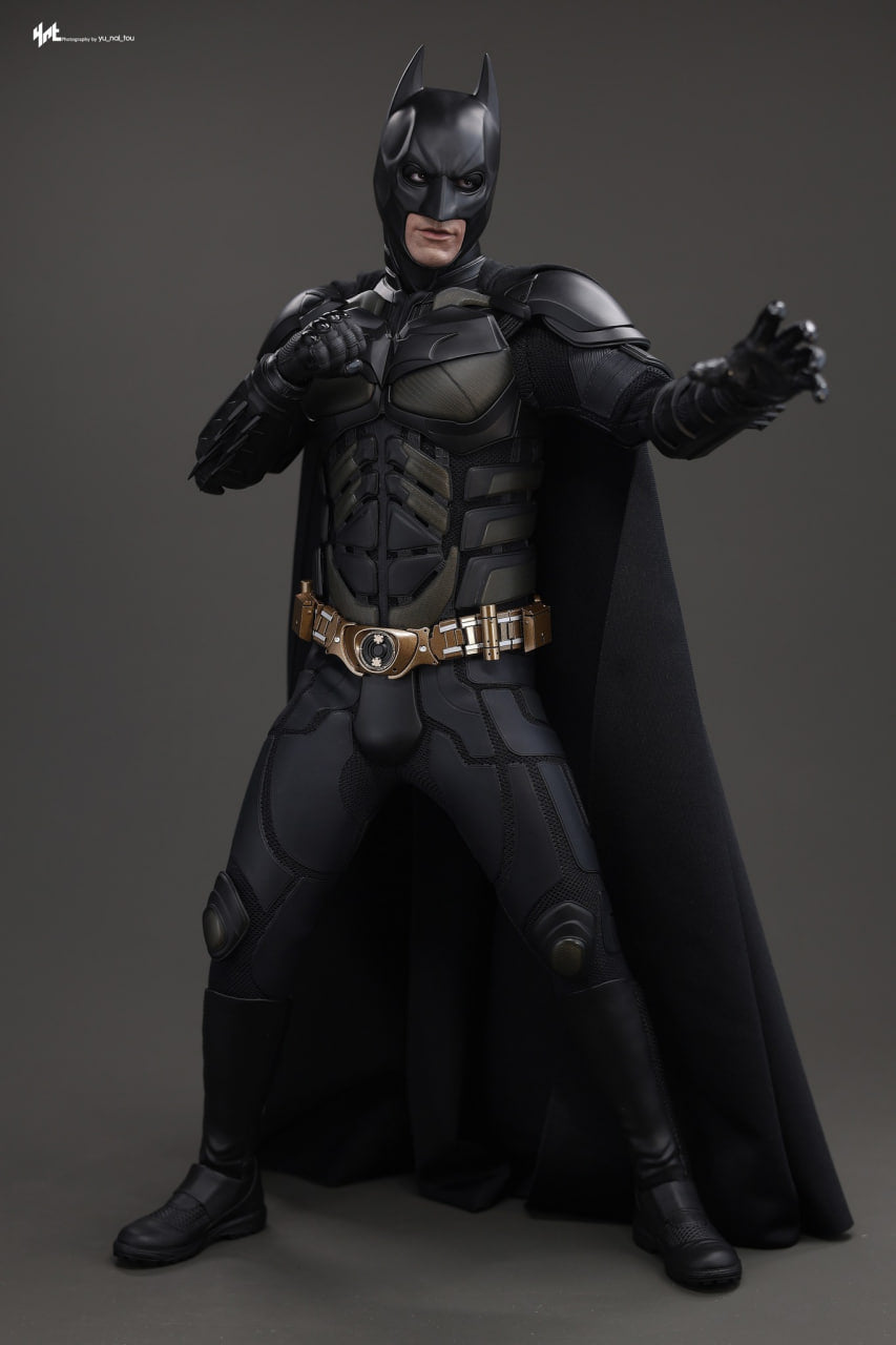 🔥Hot Toys MMS750 Batman The Dark Knight - 1/6th scale Batman Armory with Bruce Wayne (2.0) Collectible Set