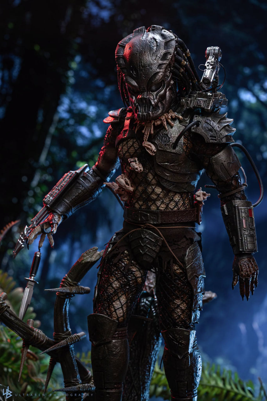 🔥Hot Toys MMS817 Predator Predator (2.0) 1/6th scale Collectible Figure (Deluxe Version)