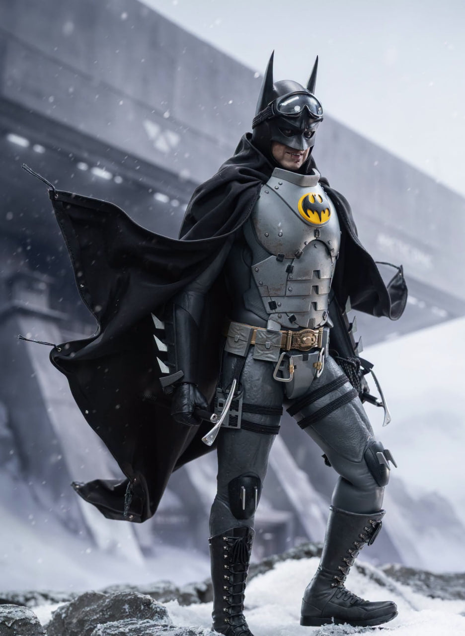 READY🔥Hot Toys MMS897 The Flash - Batman (Arctic Suit) 1/6th Collectible Figure [Hot Toys Exclusive]
