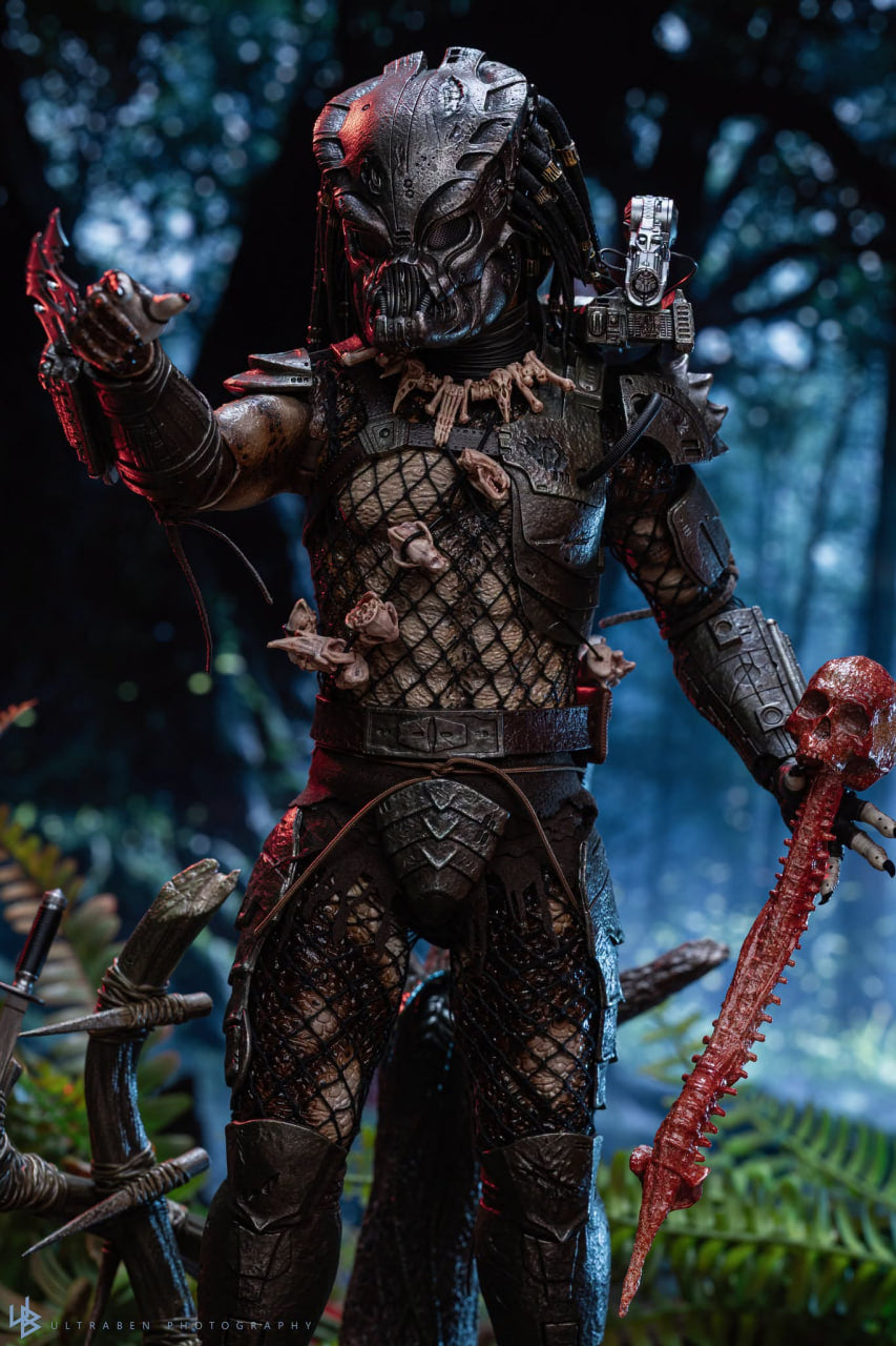 🔥Hot Toys MMS817 Predator Predator (2.0) 1/6th scale Collectible Figure (Deluxe Version)