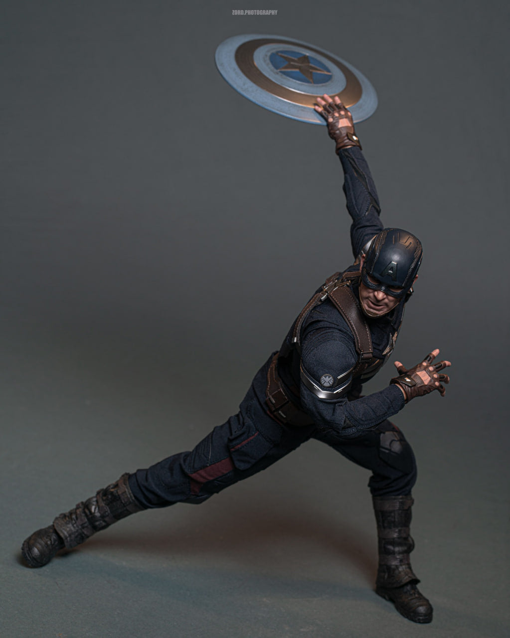 READY🔥Hot Toys MMS783 Captain America: The Winter Soldier 1/6th scale Captain America (Stealth S.T.R.I.K.E. Suit) 2.0 Collectible Figure