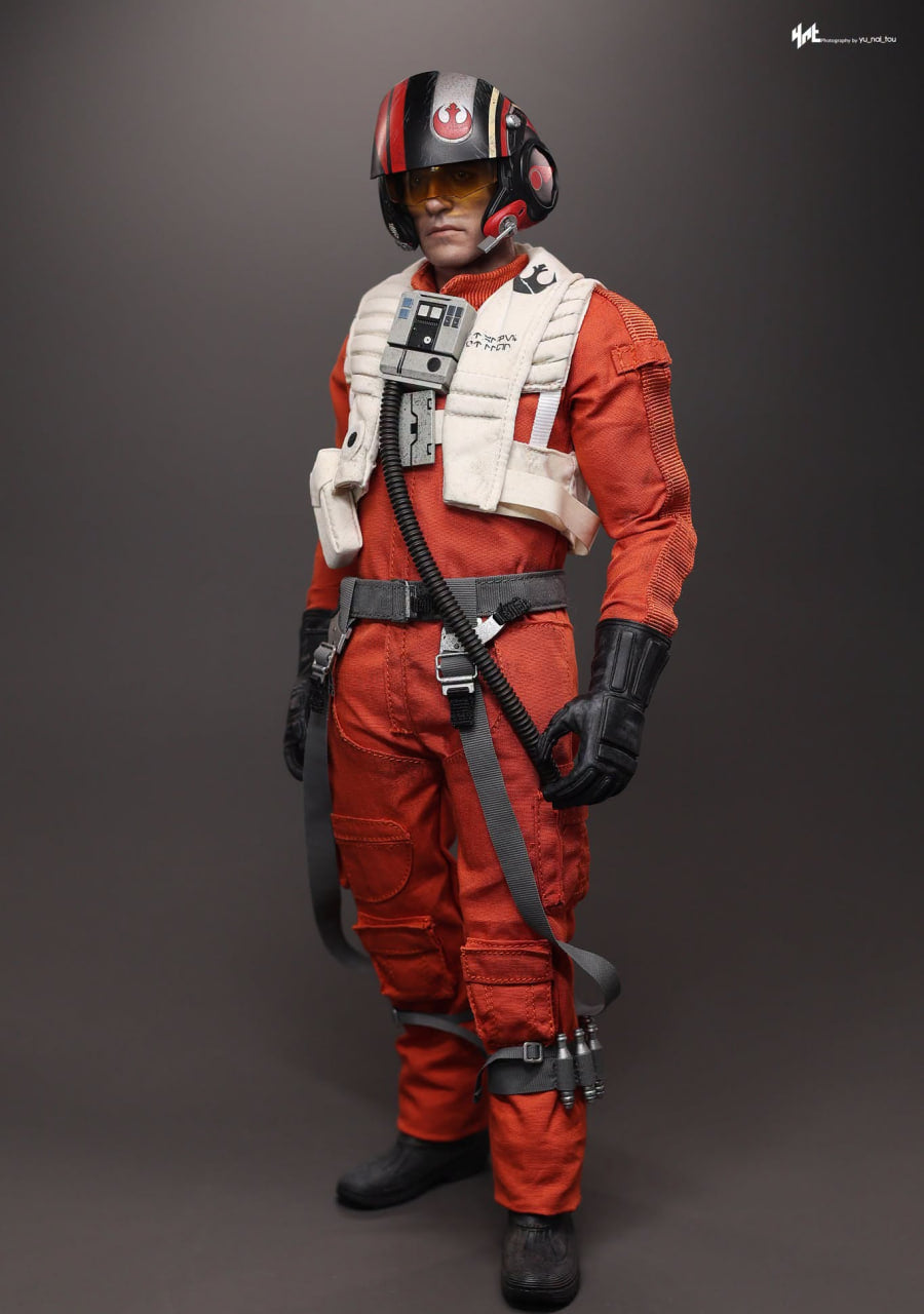 READY🔥Hot Toys MMS806 Star Wars The Force Awakens 1/6th scale Poe Dameron Collectible Figure