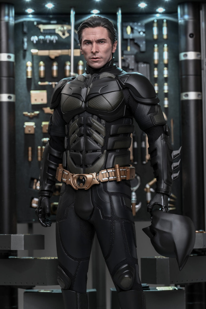 🔥Hot Toys MMS750 Batman The Dark Knight - 1/6th scale Batman Armory with Bruce Wayne (2.0) Collectible Set
