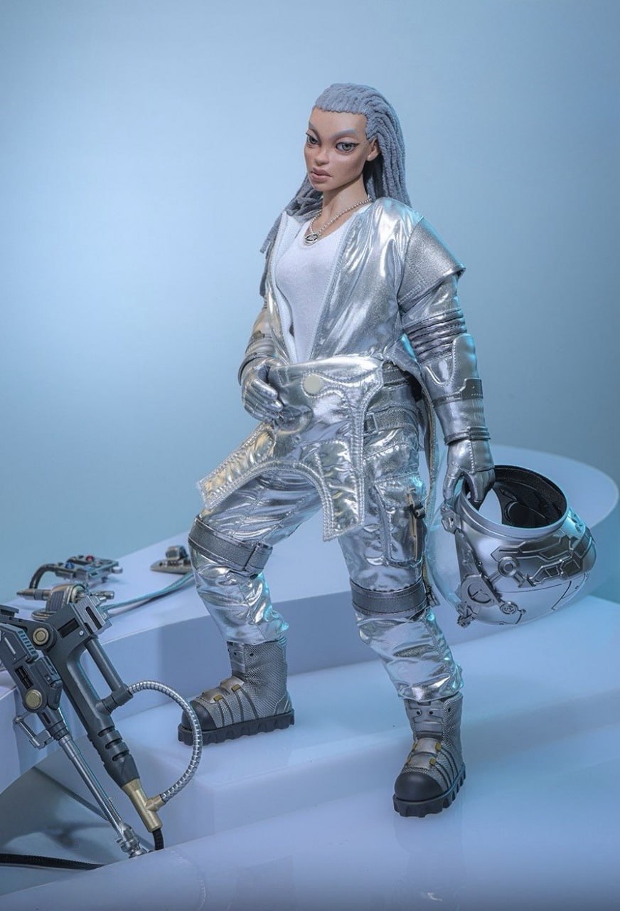 READY🔥Hot Toys AMC041 Brothersfree x Hot Toys Space Worker Baby (Brothersfree 25th Silver Galaxy Version) 1/6th scale Collectible Figure