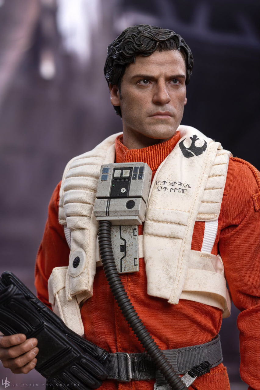 READY🔥Hot Toys MMS806 Star Wars The Force Awakens 1/6th scale Poe Dameron Collectible Figure