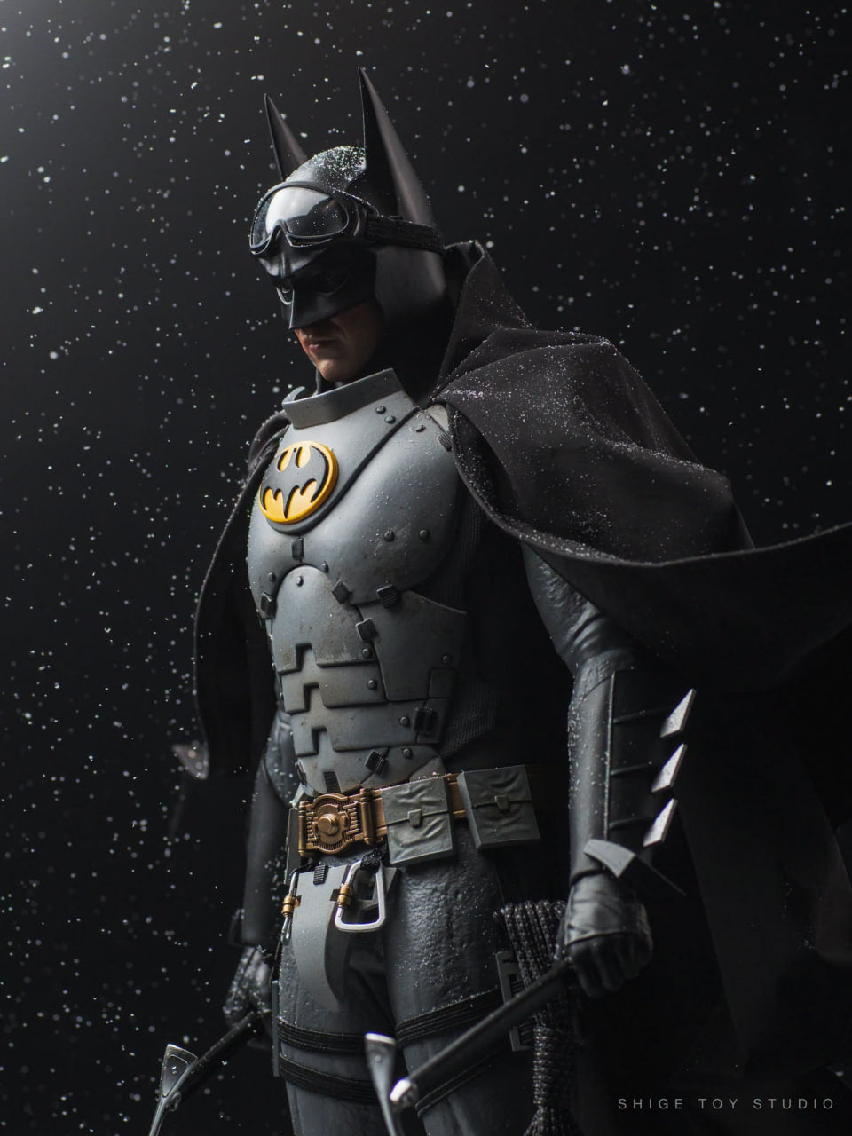READY🔥Hot Toys MMS897 The Flash - Batman (Arctic Suit) 1/6th Collectible Figure [Hot Toys Exclusive]