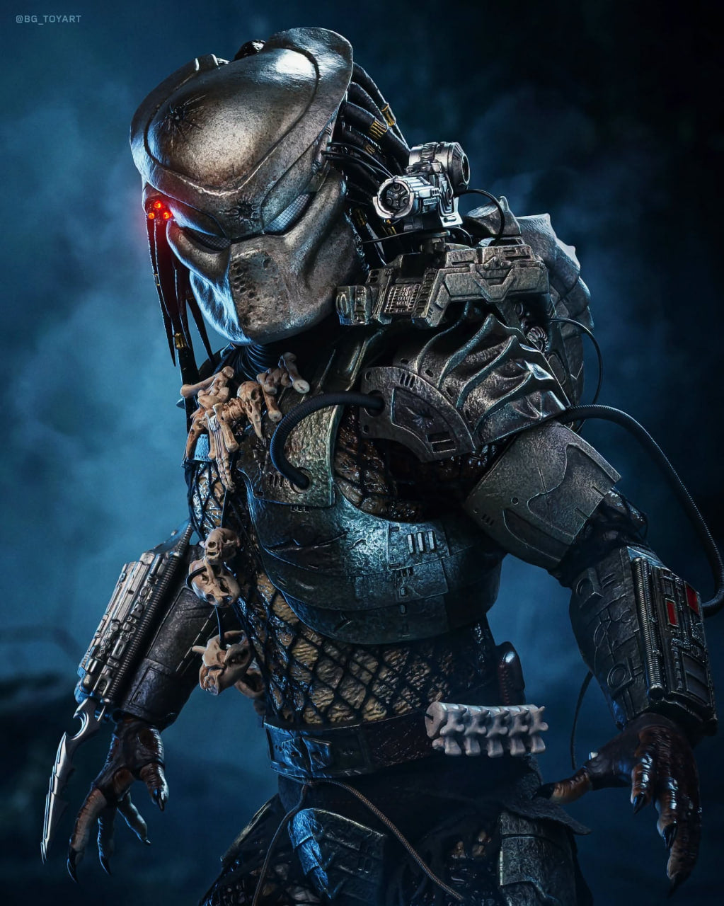 🔥Hot Toys MMS817 Predator Predator (2.0) 1/6th scale Collectible Figure (Deluxe Version)