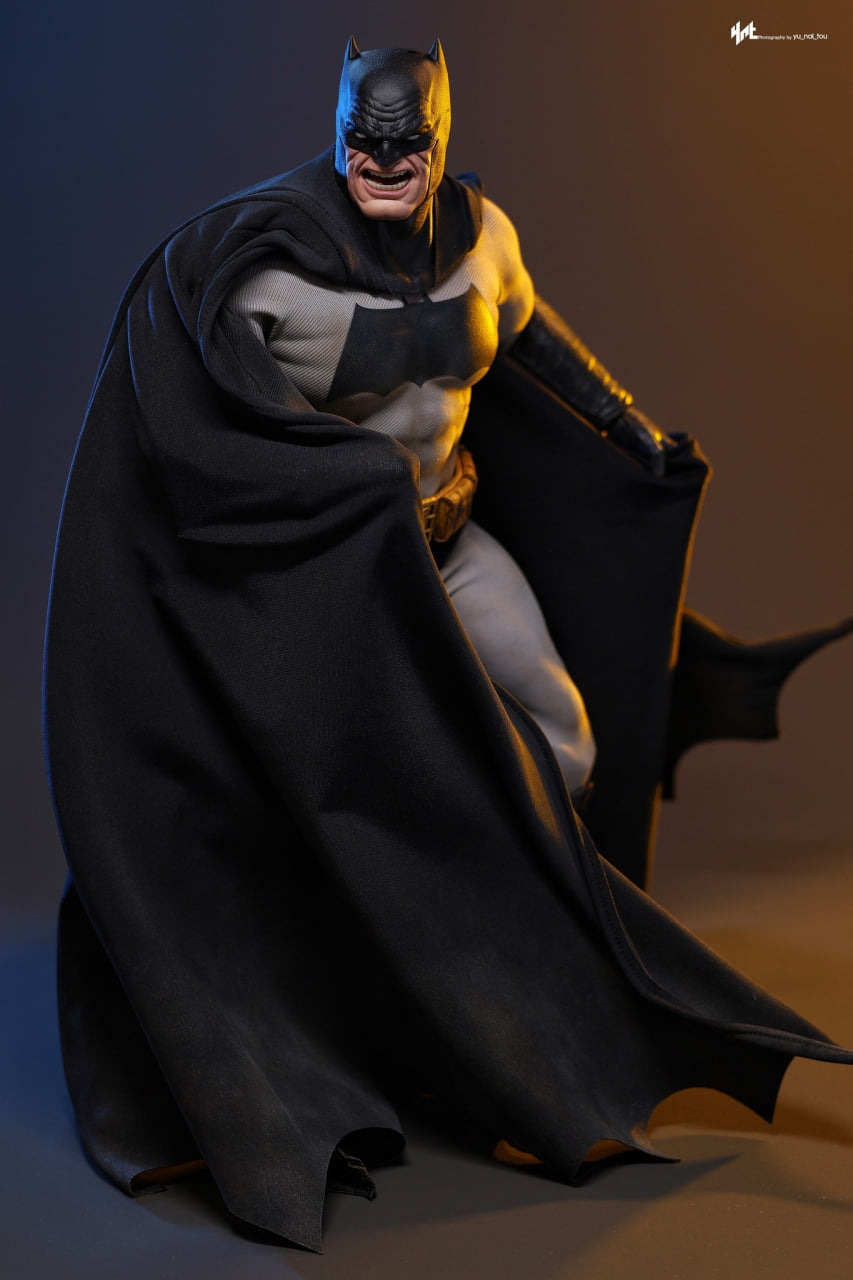 READY🔥Hot Toys CMS024 DC Comic Batman The Dark Knight Returns Batman 1/6 Scale Collectible Figure
