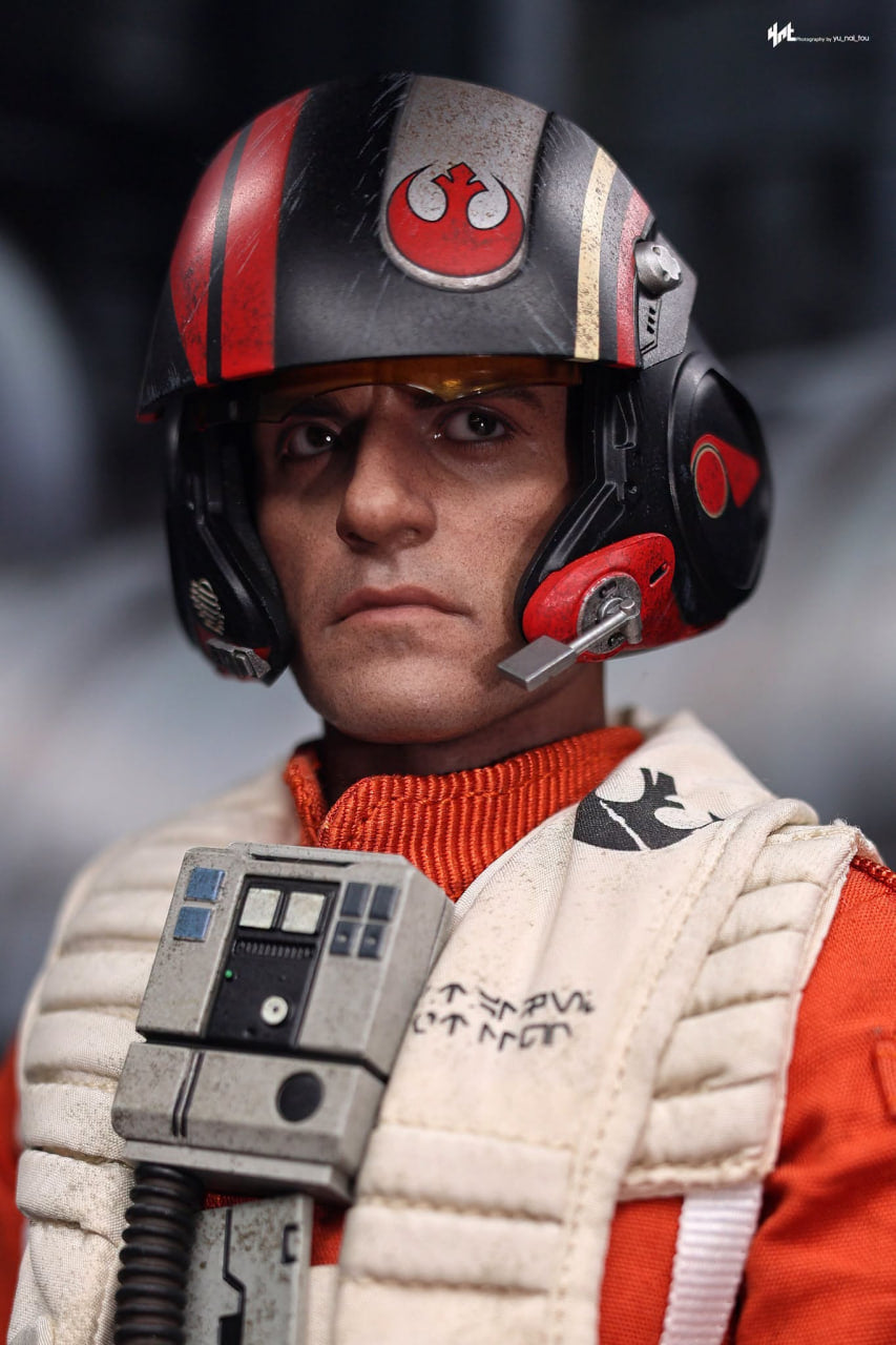 READY🔥Hot Toys MMS806 Star Wars The Force Awakens 1/6th scale Poe Dameron Collectible Figure