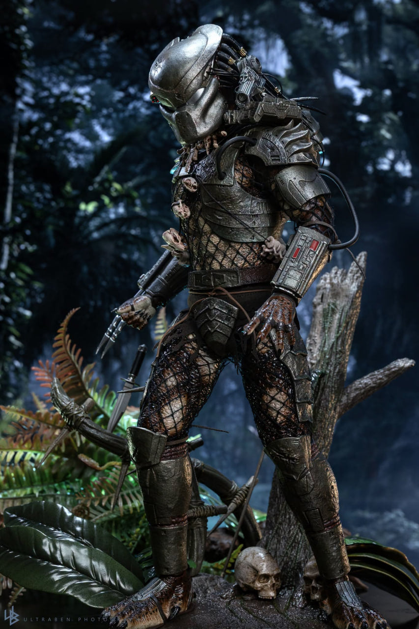🔥Hot Toys MMS817 Predator Predator (2.0) 1/6th scale Collectible Figure (Deluxe Version)