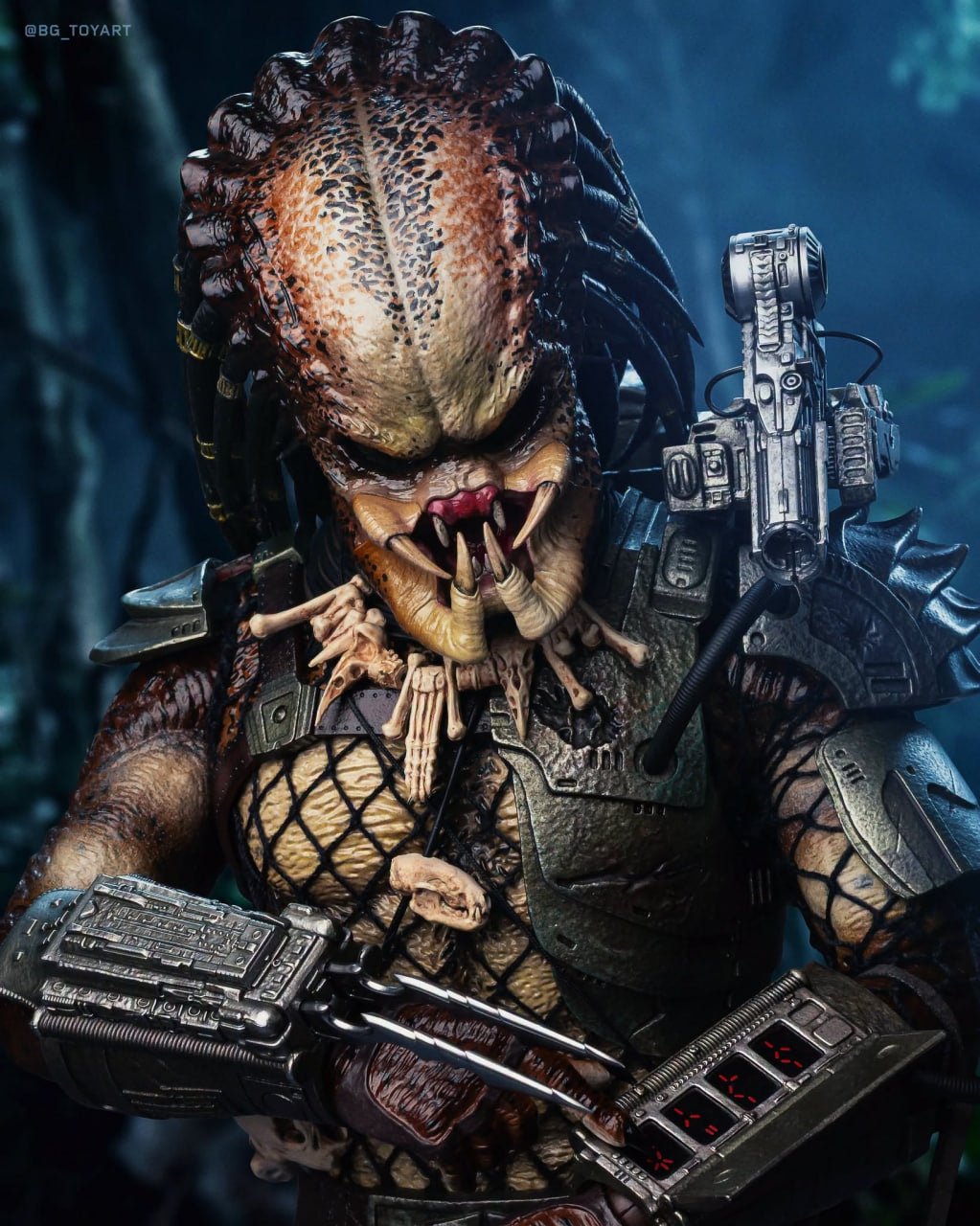🔥Hot Toys MMS817 Predator Predator (2.0) 1/6th scale Collectible Figure (Deluxe Version)